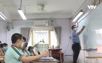 Lớp học 2 trong 1: Giáo viên vừa dạy trực tiếp, vừa dạy trực tuyến