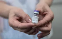 Pfizer: Có thể tiêm mũi tăng cường với vaccine phòng bệnh viêm phổi