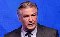 Alec Baldwin đã nộp điện thoại di động cho nhà chức trách sau tai nạn bắn chết người