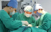 Phẫu thuật khối u não kích thước lớn cho bệnh nhân cao tuổi