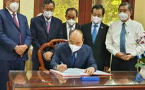 Chủ tịch nước Nguyễn Xuân Phúc dâng hương tưởng nhớ Chủ tịch Tôn Đức Thắng