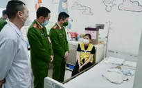 Trao quà Tết và hỗ trợ chi phí phẫu thuật cho bệnh nhi mắc bệnh tim bẩm sinh tại Bệnh viện E Hà Nội