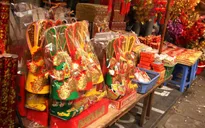 Sôi động thị trường đồ cúng ông Công, ông Táo