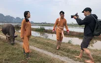 MC "Chiều cuối năm" vui vẻ dắt trâu, lội ruộng trong thời tiết lạnh giá