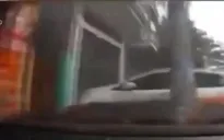 Xe ô tô lao hơn 80km/h, lấn vạch, gây tai nạn