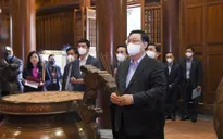Chủ tịch Quốc hội dâng hương tưởng niệm Chủ tịch Hồ Chí Minh tại Nghệ An
