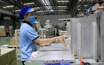 Công nhân làm xuyên Tết