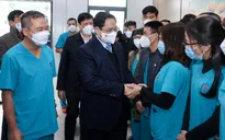 Thủ tướng thăm, chúc Tết các y, bác sĩ và bệnh nhân