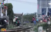 "Giỡn mặt tử thần" trên đường sắt