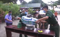 Phát hiện 21 gói nilon nghi là ma túy trôi dạt trên biển Côn Đảo