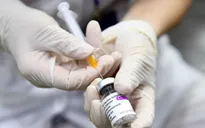 Hà Nội: Tới tận nhà tiêm vaccine phòng COVID-19 cho người có nguy cơ cao
