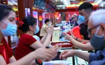 Đồng USD mạnh "kìm chân" giá vàng