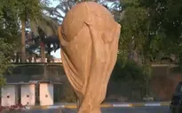 Mô hình cúp bóng đá lớn nhất thế giới