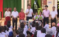 Chắp cánh ước mơ các em nhỏ trong ngày sinh nhật Cặp lá yêu thương