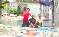 Nhiều khu dân cư tại Đà Nẵng vẫn còn ngập sâu