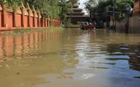 Người dân Thái Lan gồng mình chống lụt sau siêu bão Noru