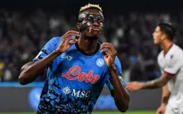 Thắng kịch tính Bologna, Napoli trở lại ngôi đầu Serie A