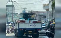 Xe tải làm đứt đường dây điện ở Phú Quốc