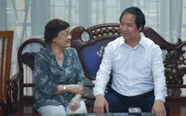 Bộ trưởng Nguyễn Kim Sơn thăm gia đình cố Giáo sư Nguyễn Đình Tứ