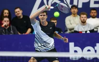 Hubert Hurkacz nhọc nhằn vào tứ kết Antwerp mở rộng