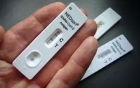 Số ca nhiễm COVID-19 mới trong một tuần ở Anh tăng lên hơn 2 triệu người
