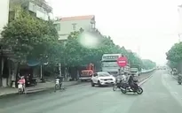 Xi-nhan phải nhưng tạt trái, ô tô gây tai nạn liên hoàn