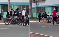 Nữ sinh bị đánh hội đồng bằng mũ bảo hiểm, kéo lê trên đường