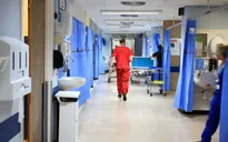 Số ca nhập viện vì COVID-19 ở Anh cao nhất kể từ tháng 8 trong làn sóng dịch mùa thu