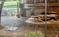 Thành phố Hồ Chí Minh: Mưa lớn kéo dài, nhiều nơi ngập sâu