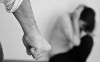 Cưỡng ép học tập quá sức, đóng góp tài chính quá khả năng là bạo lực gia đình
