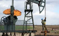 Giá dầu tăng trước cuộc họp của OPEC+