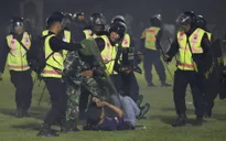 Indonesia mở rộng điều tra thảm kịch giẫm đạp trên sân cỏ