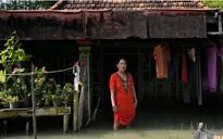 Những ngôi làng đang chìm dần vì nước biển dâng ở Indonesia