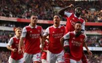 Arsenal 3-2 Liverpool: Saka lập cú đúp bàn thắng, Pháo thủ dẫn đầu Ngoại hạng Anh