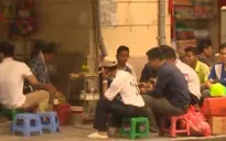 Sáng dọn tạm, trưa tái diễn lấn chiếm lòng đường, vỉa hè phố cổ Hà Nội