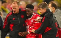 Alphonso Davies phải đi viện sau khi bị Bellingham đá vào mặt