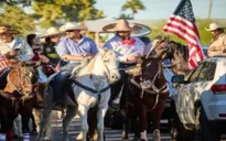 Cử tri bang Arizona của Mỹ cưỡi ngựa đi bầu cử