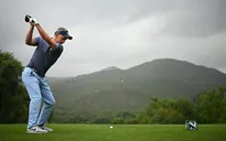 Luke Donald và Ryan Fox dẫn đầu sau vòng 2 giải golf Nedbank Challenge