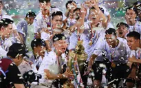 Chùm ảnh trao Cúp VĐ Night Wolf V.League 1-2022 cho CLB Hà Nội