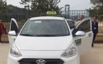 Một lái xe taxi tử vong bất thường trong xe