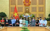 Phó Thủ tướng Vũ Đức Đam gặp mặt giáo viên tiêu biểu dự chương trình “Chia sẻ cùng thầy cô”