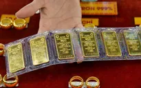 Giá vàng trong nước ngược chiều thế giới