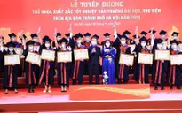 Hà Nội tuyên dương 98 thủ khoa xuất sắc