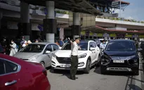 Kiên quyết xử lý vi phạm dừng đỗ xe ở sân bay Nội Bài