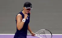 WTA Finals | Iga Swiatek thắng dễ trận ra quân
