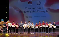 Trao tặng 50 suất học bổng cho sinh viên tài năng tại ngày hội Techfest 2022
