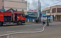 Kịp thời dập tắt đám cháy trụ điện ở trung tâm thành phố Cần Thơ