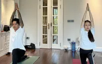 Sao Việt ngày 24/11: Tuấn Hưng tập yoga cùng vợ, Tóc Tiên cực quyến rũ