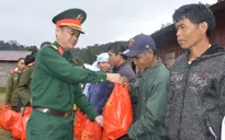 Quảng Nam: Thăm, tặng quà, khám bệnh cấp thuốc cho nhân dân các bộ tộc Lào