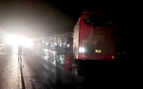 Xe khách va chạm xe tải trên cao tốc Nội Bài - Lào Cai, 2 người tử vong
